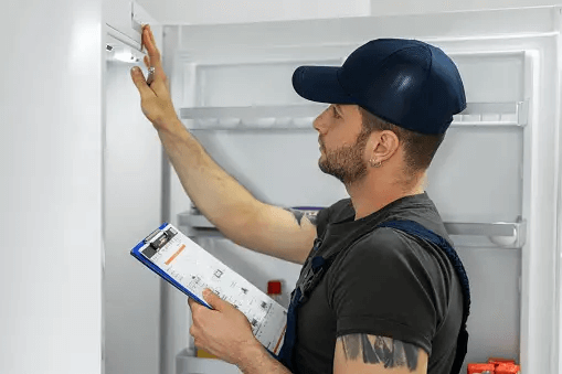 which gas is used in refrigerator